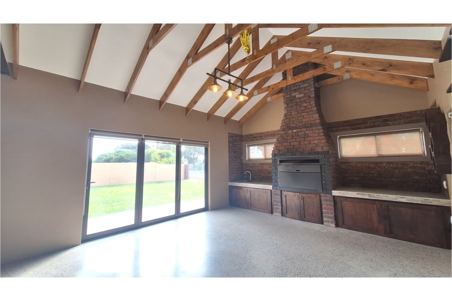 3 Bedroom Property for Sale in Middedorp Western Cape